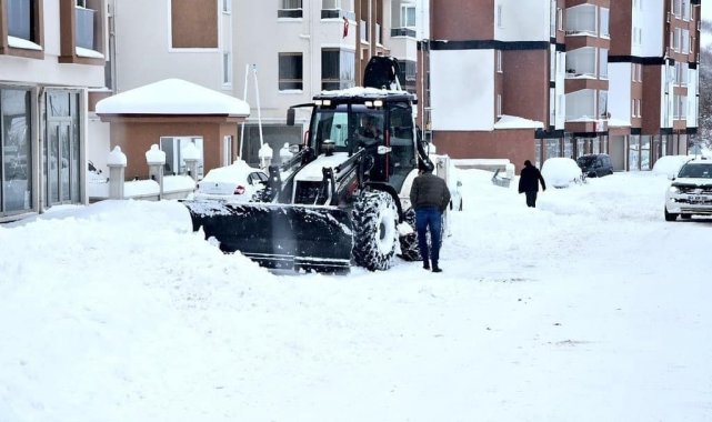 Başkan Zelyurt, kar çalışmalarını denetledi