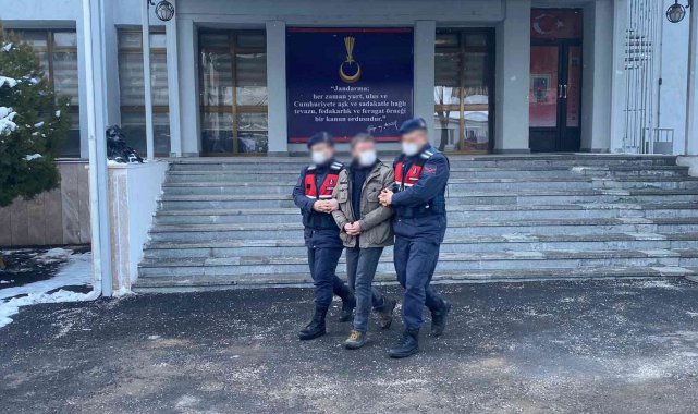 Başkasına ait kimlikle yakalanan cezaevi firarisi tutuklandı