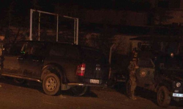 Başkent'te polis aracını çalıp, bir polisi levyeyle yaralayan şahıs yakalandı