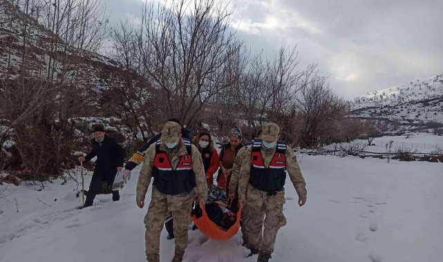 Batman'da ayağı yanan Zeriye ninenin imdadına jandarma ekipleri yetişti