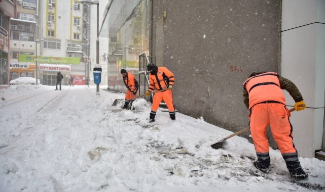 Battalgazi&#039;de karla mücadele çalışmaları devam ediyor