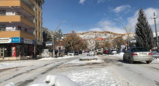 Bayburt güne karla uyandı, okullar tatil edildi