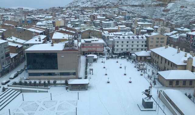 Bayburt yeni yıla karla uyandı