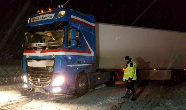 Bayburt'un yüksek kesimlerinde kar, tipi ulaşımı aksatıyor