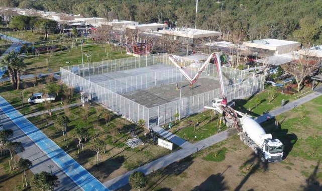 Beach Park'taki tenis ve basketbol sahaları yenileniyor