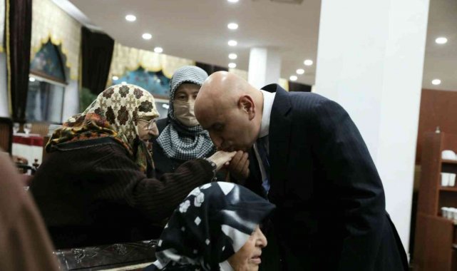 Belediye Başkanı Altınok huzurevi sakinlerinin yeni yılını kutladı