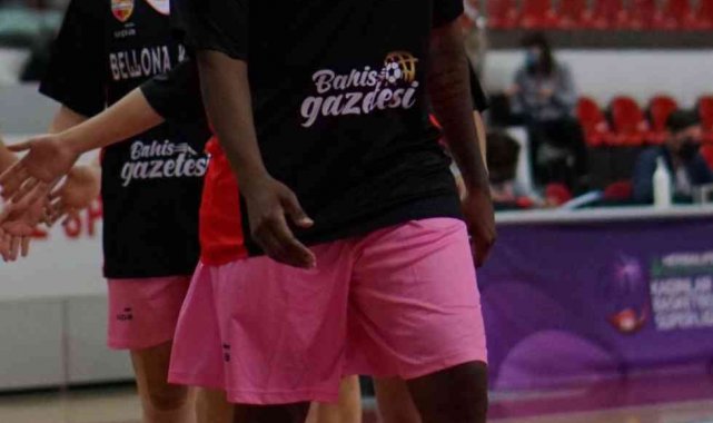 Bellona Kayseri&#039;de Stephanie Madden ilk kez forma giydi