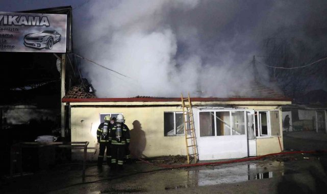 Benzin istasyonu bitişiğinde ev yangını korkuttu