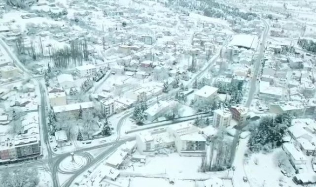 Beyaz örtüyle uyanan Denizli'de kar kalınlığı 30 santimetreye yükseldi