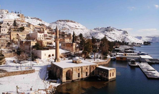 Beyaza bürünen 'sakin şehir' Halfeti, havadan görüntülendi