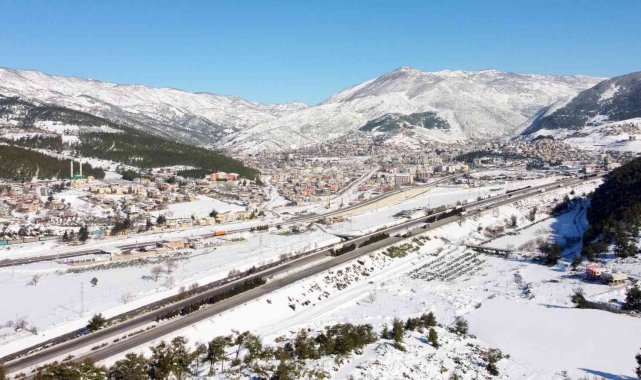 Beyaza bürünen Bahçe ilçesi drone ile havadan görüntülendi