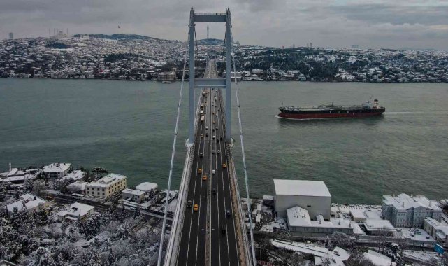 Beyaza bürünen İstanbul Boğazı havadan görüntülendi