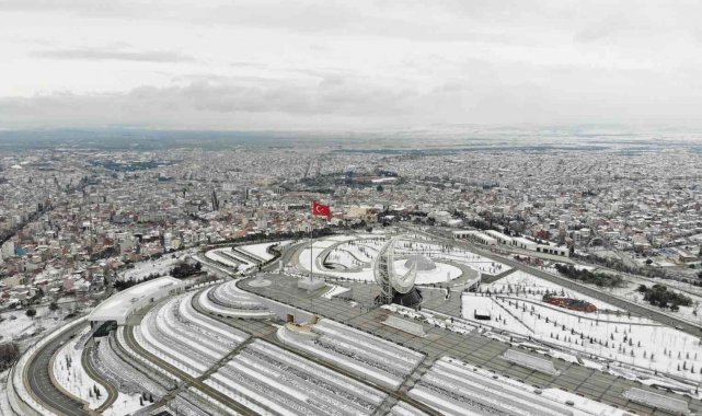 Beyazlar içindeki Balıkesir'de masalsı görüntüler oluştu