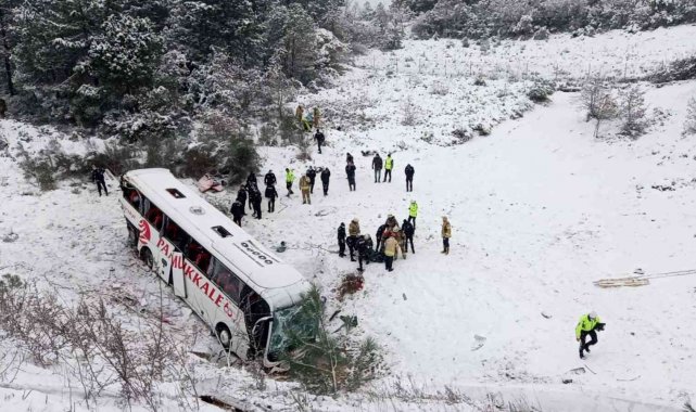 Beykoz Kuzey Marmara Otoyolu'nda yolcu otobüsü şarampole devrildi. Olay yerine çok sayıda sağlık ekibi sevk edildi.