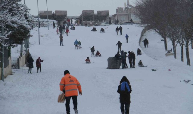 Beyşehir'in doğal kayak merkezi kayak severlerin gözdesi oldu