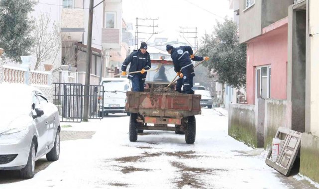 Biga Belediyesi karla mücadelesine devam ediyor