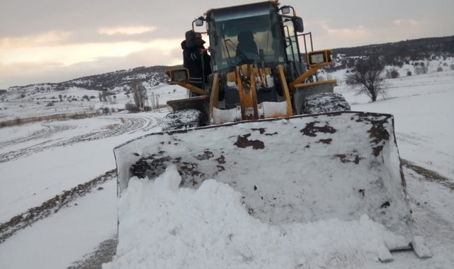 Bilecik&#039;te kar nedeniyle kapanan 67 köy yolunu açma çalışmaları sürüyor