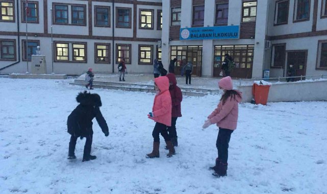 Bilecik&#039;te kar yağışına en çok çocuklar sevindi
