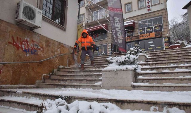 Bilecik&#039;te karla mücadele için günde 3 ton solüsyon kullanılıyor