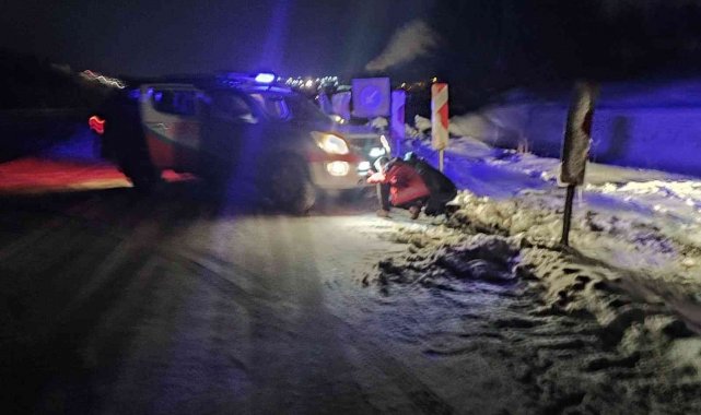 Bilecik'te yoldan çıkarak kara saplanan aracın imdadına UMKE yetişti