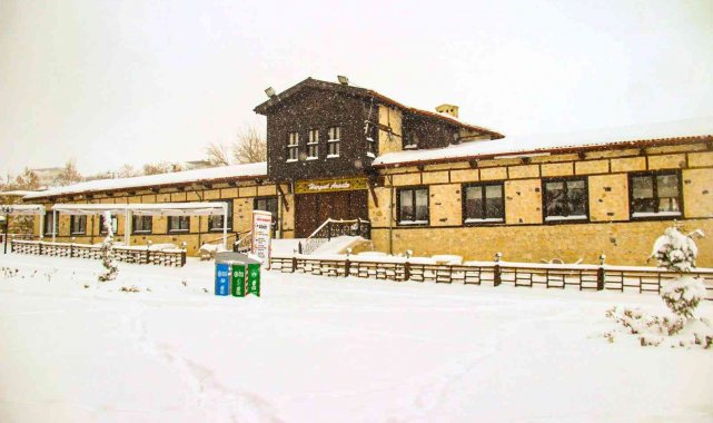 Bin 200 rakımlı Harput'ta kar güzelliği