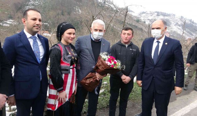 Binali Yıldırım, Kuşköy'de "Kuş dili" ile karşılandı