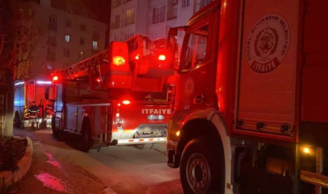 Binanın giriş katında çıkan yangın korkuttu