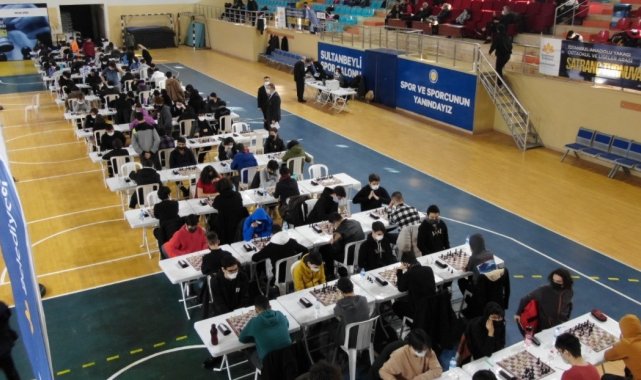 Binden fazla sporcunun katıldığı satranç turnuvası Sultanbeyli'de başladı