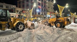 Bingöl Belediyesi karla mücadele çalışmalarına aralıksız devam ediyor