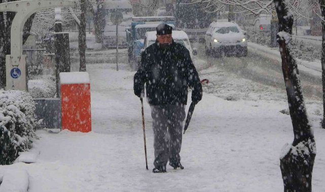 Bingöl'de 103 köy yolu ulaşıma kapandı