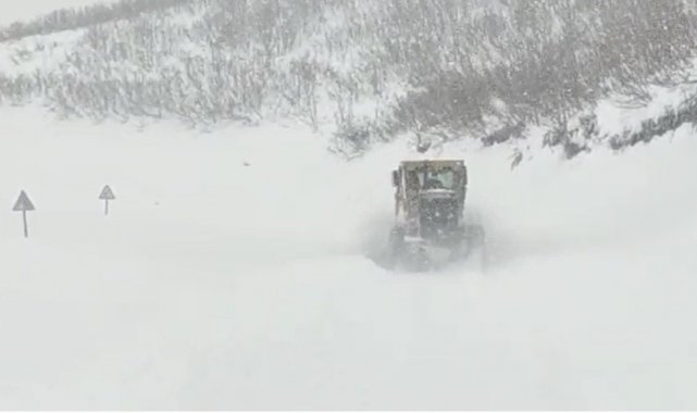 Bingöl'de tipi, açılan köy yollarını yeniden ulaşıma kapattı