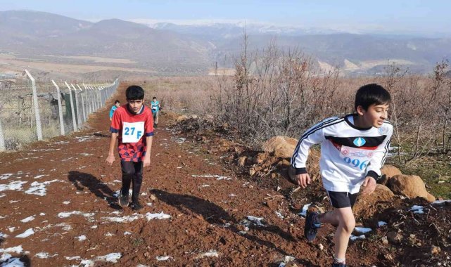 Bingöl'deki kros yarışmasında 289 sporcu ter döktü