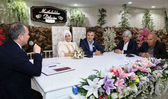 Bir yılda 2 bin 217 kişi nikah kıydı