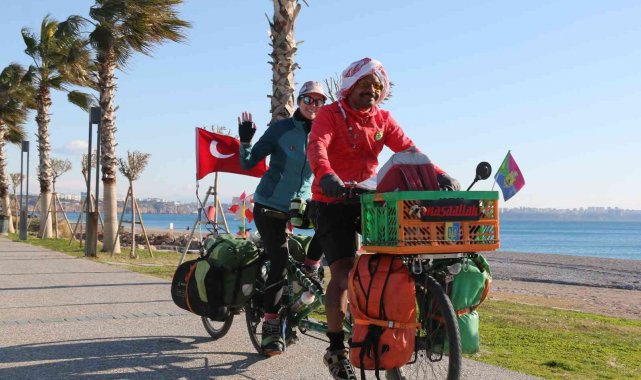Bisikletleri ile Avrupa turuna çıkan Fransız çift Türk misafirperverliğine hayran kaldı