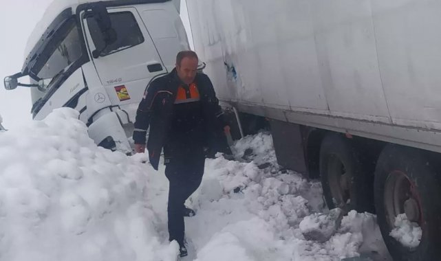 Bitlis AFAD'tan karda mahsur kalanlara yardım