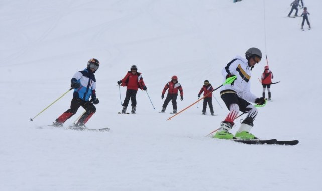 Bitlis'te geleceğin kayakçıları yetişiyor