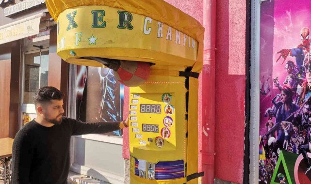 Boks makinesinden hırsızlık yaptılar