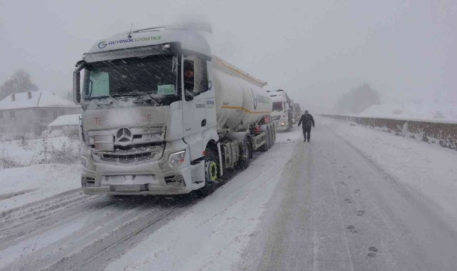 Bolu Dağı İstanbul yönüne ağır tonajlı araçların geçişleri yasaklandı