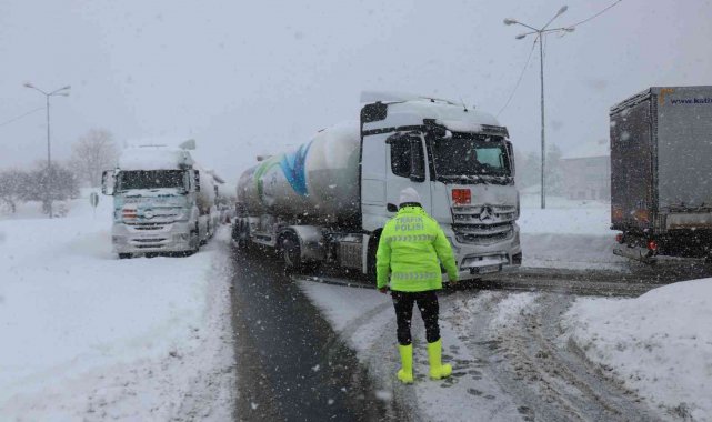 Bolu Dağı, tır ve tankerlerin geçişine kapatıldı