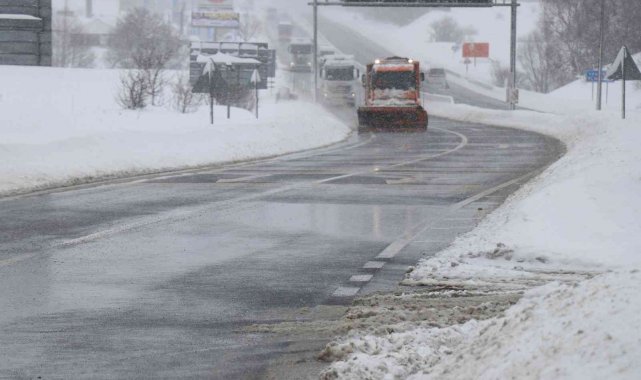 Bolu Dağı'nda ağır tonajlı araçların geçişine izin verilmiyor