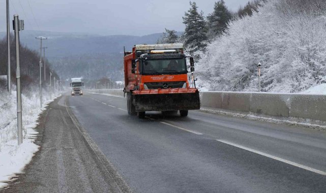 Bolu Dağı'nda hafif kar yağışı