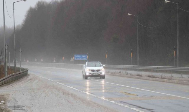 Bolu Dağı&#039;nda sis ve yağmur etkili oluyor