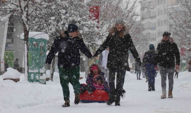 Bolu kent merkezi beyaz örtüyle kaplandı