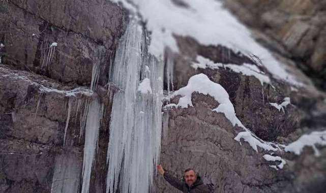 Bolu'da, şelaleler buz tuttu