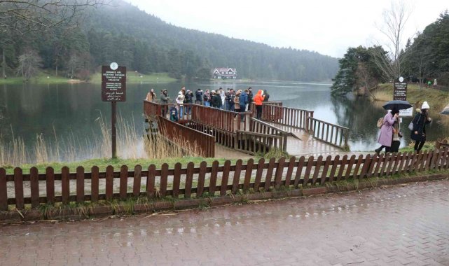 Bolu'da, yeni yılın ilk gününde Gölcük'te tatilci yoğunluğu
