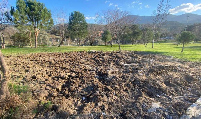 Bornova'da bakımsız tuvaletlere "kökten çözüm": Yıktılar