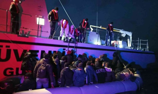 Botları arızalanan göçmenleri Sahil Güvenlik kurtardı
