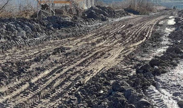 Bozuk olan OSB yolu için tepki gösterdiler