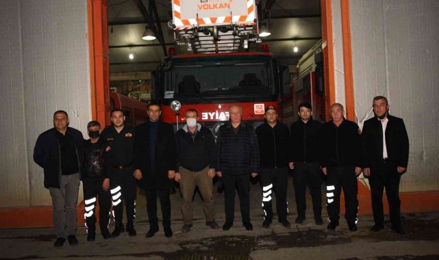 Bozüyük Belediyesi başkan yardımcıları, nöbetçi kamu personelinin yeni yılını kutladı