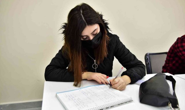 Bu kurslar gençleri meslek sahibi yapıyor